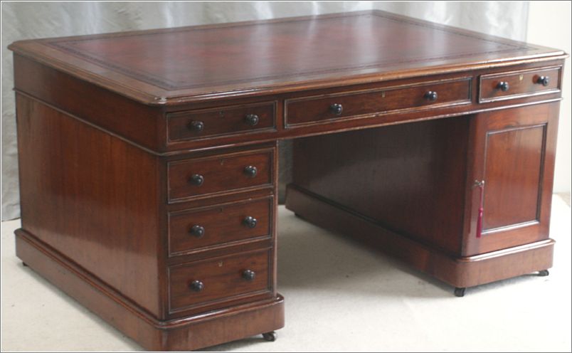 1007 Antique Mahogany Partners Desk (4)